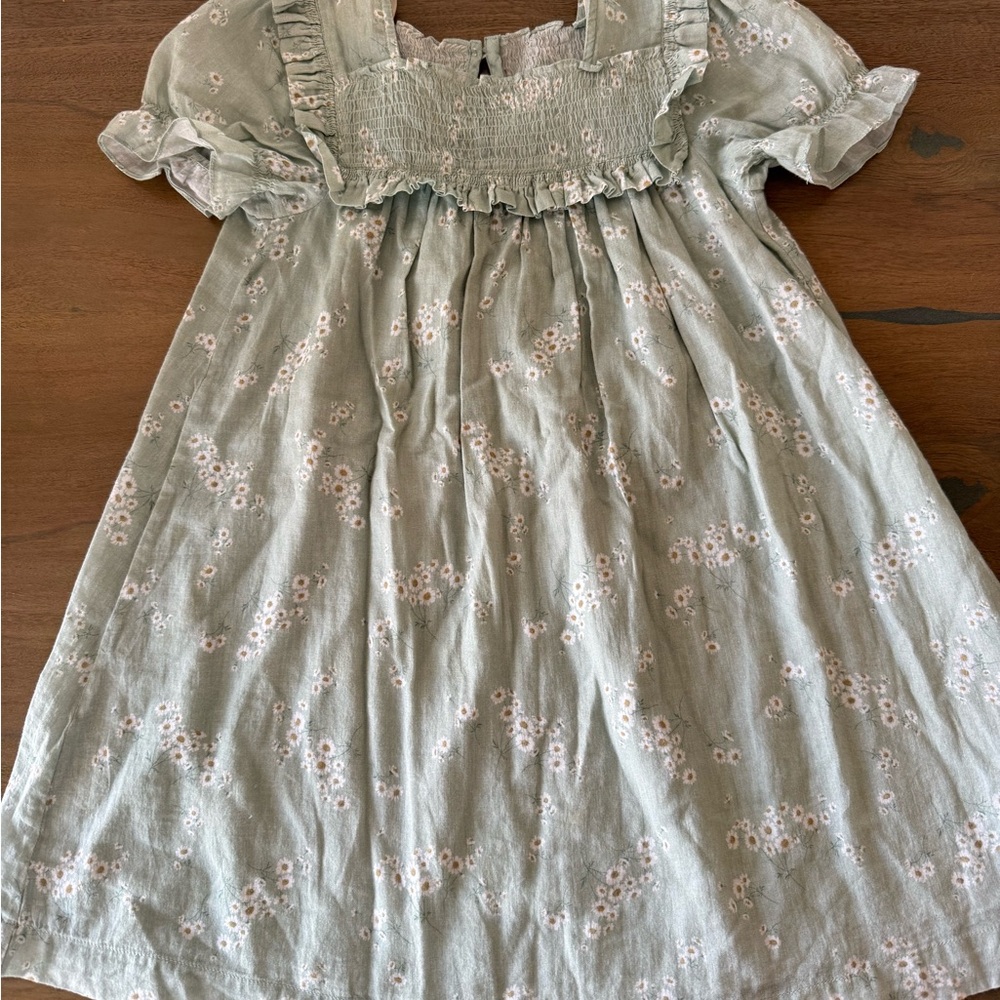 Doen Beautiful Floral Smocked Dress size 4